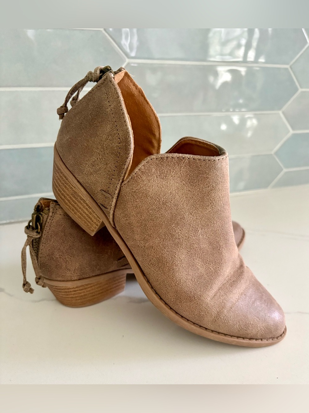 J. Adams "Levi" Women's V Cut-Out Ankle Booties Distressed Taupe Vegan Suede Sz6